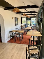 Der serveres frokost og aftensmad