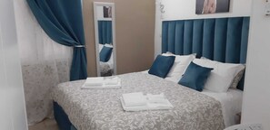 Double Room | Minibar, desk, blackout drapes, iron/ironing board - Casa Nave (Monopoli)