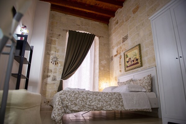 Superior Double Room | Minibar, desk, blackout drapes, iron/ironing board