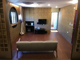 日式四人房 | 羽絨被、遮光布/窗簾、免費無線上網、床單