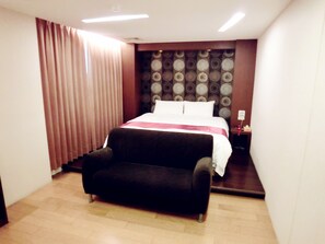 Deluxe Double Room | Down comforters, blackout drapes, free WiFi, bed sheets - Everyday Hot Spring Hotel (Jiaoxi)