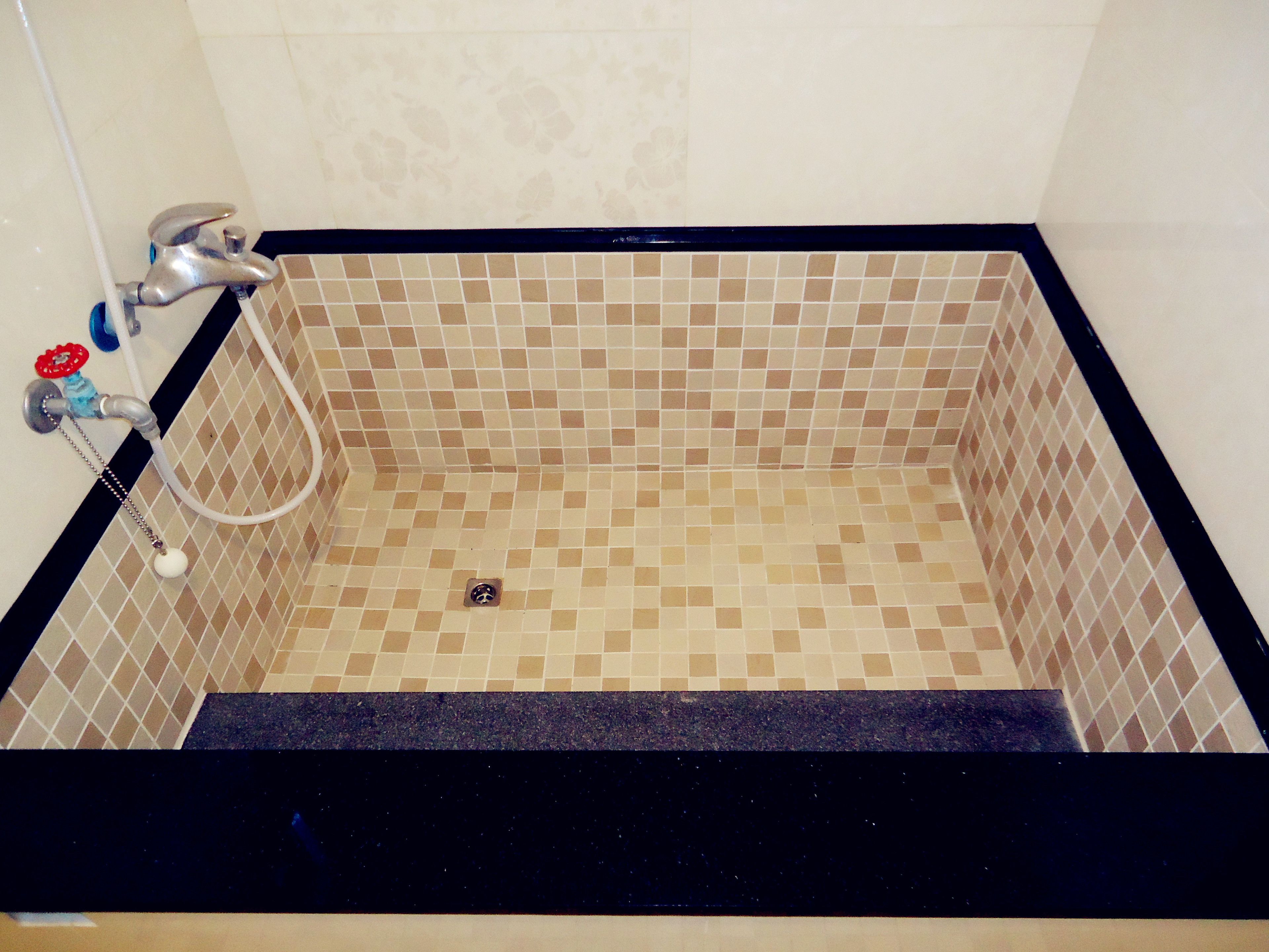 Deluxe Quadruple Room | Deep-soaking bathtub