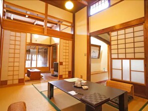 Habitación superior (Itoku Japanese Style) | Caja de seguridad en la habitación y decoración personalizada