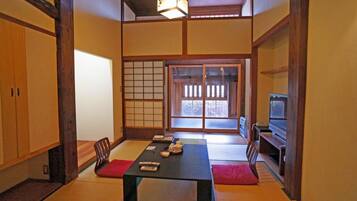 Koukou Japanese Style Standard Twin Room | In-room safe, individually decorated, individually furnished, free WiFi