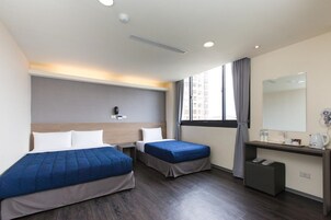 三人房 | 高級寢具、免費迷你吧、書桌、隔音