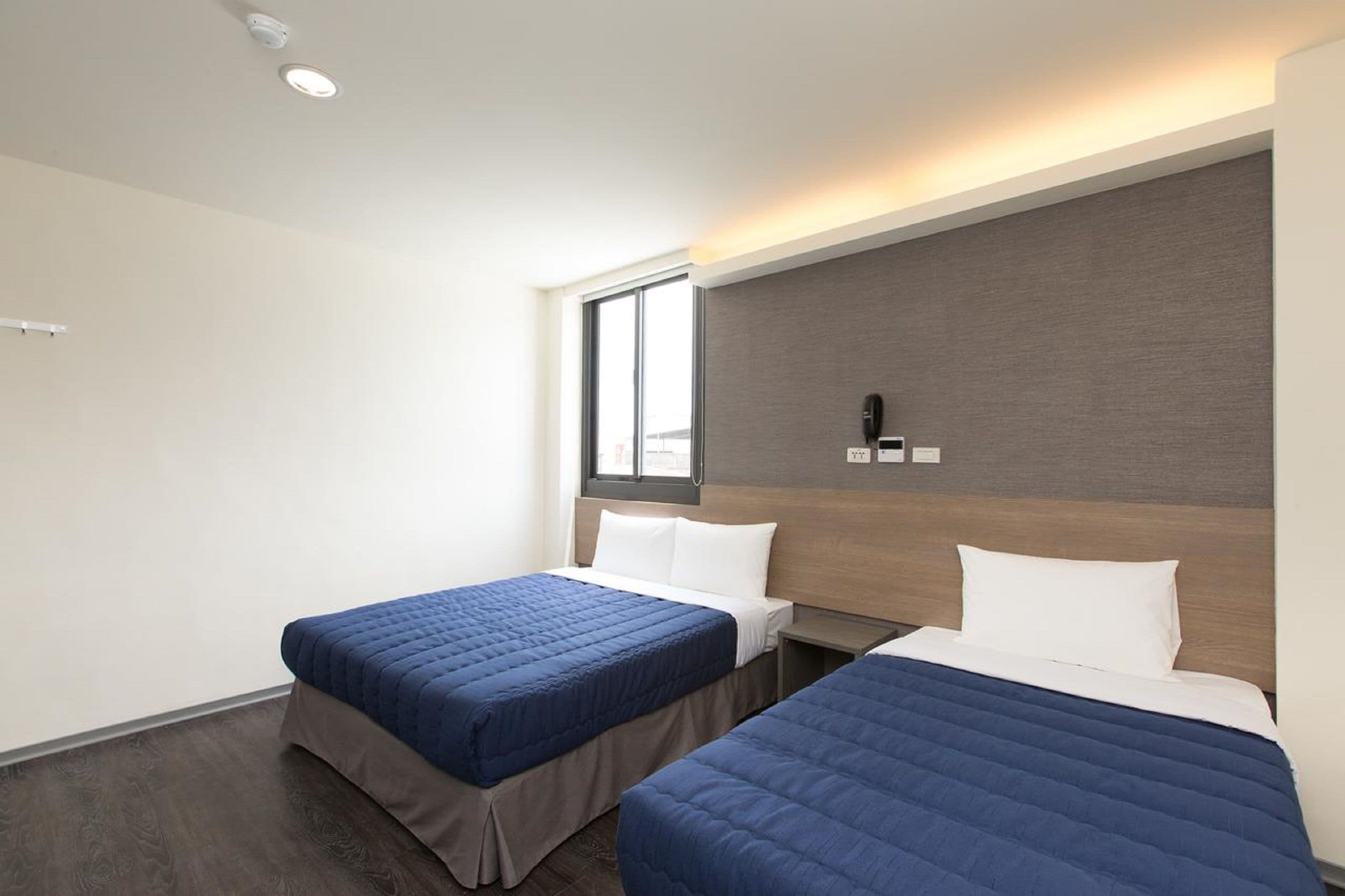 triple room | premium bedding, free minibar, desk, soundproofing