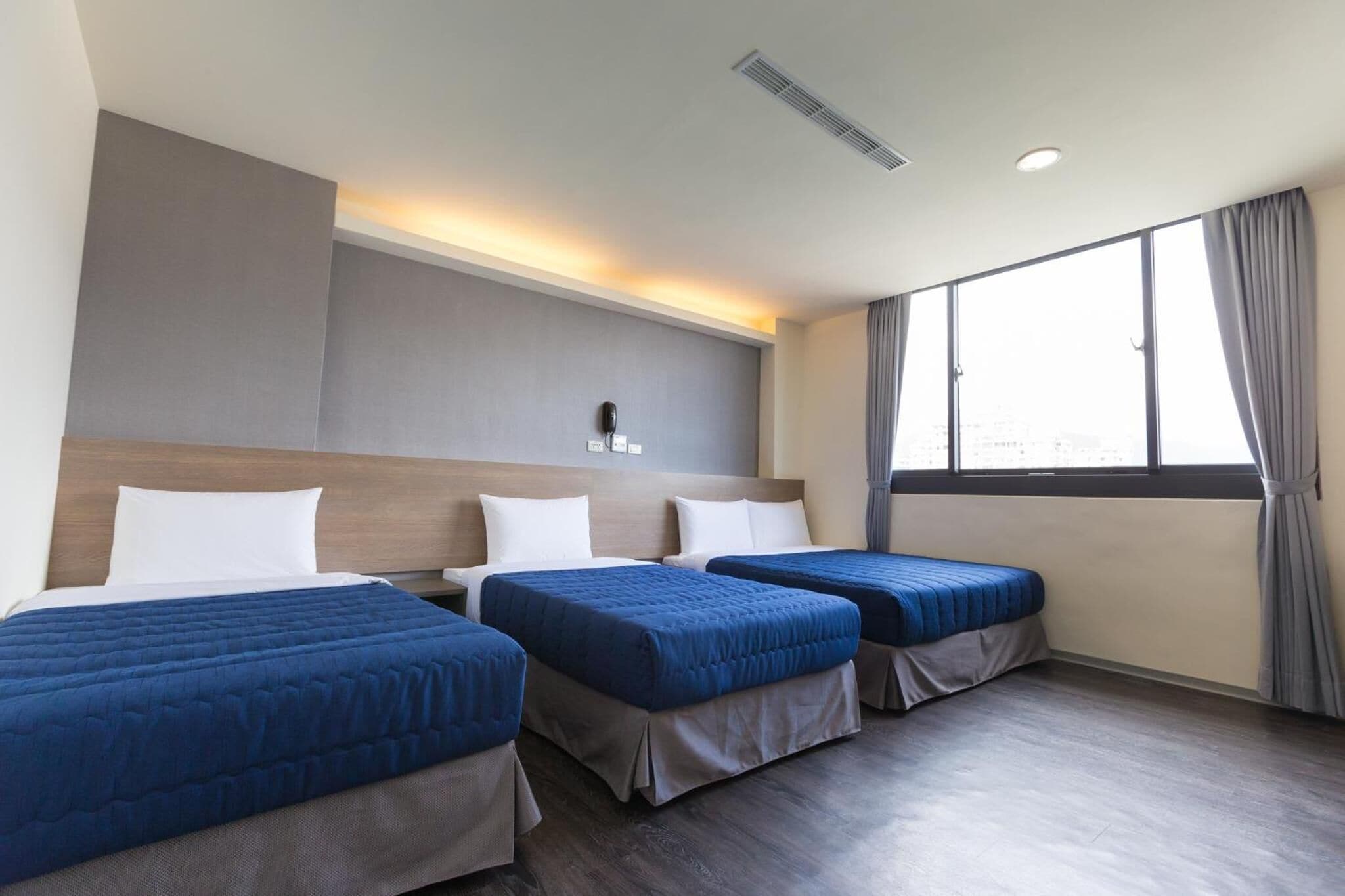 premium bedding, free minibar, desk, soundproofing