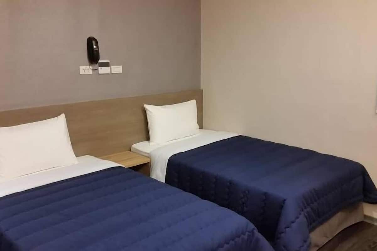 Premium bedding, free minibar, desk, soundproofing