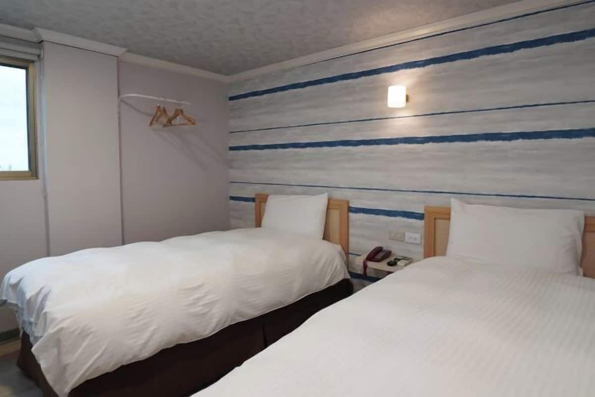 Cubrecamas, decoración personalizada y escritorio