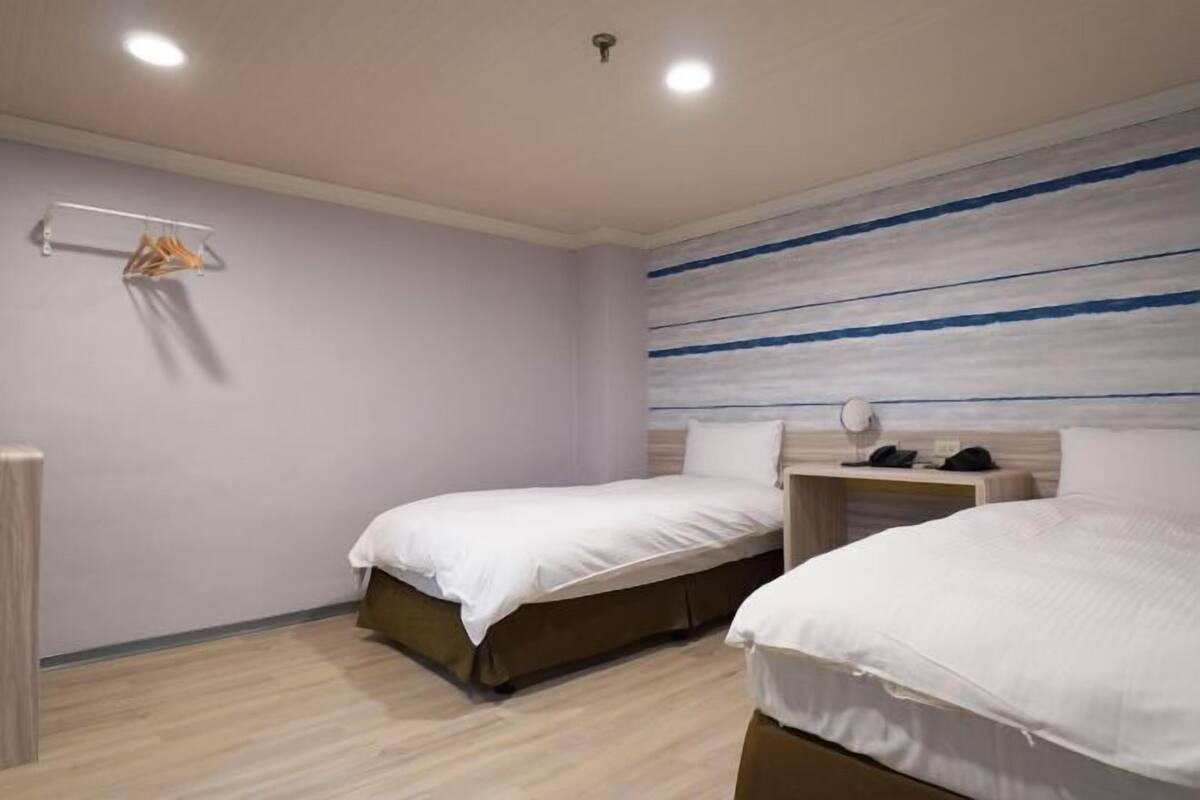 Cubrecamas, decoración personalizada y escritorio