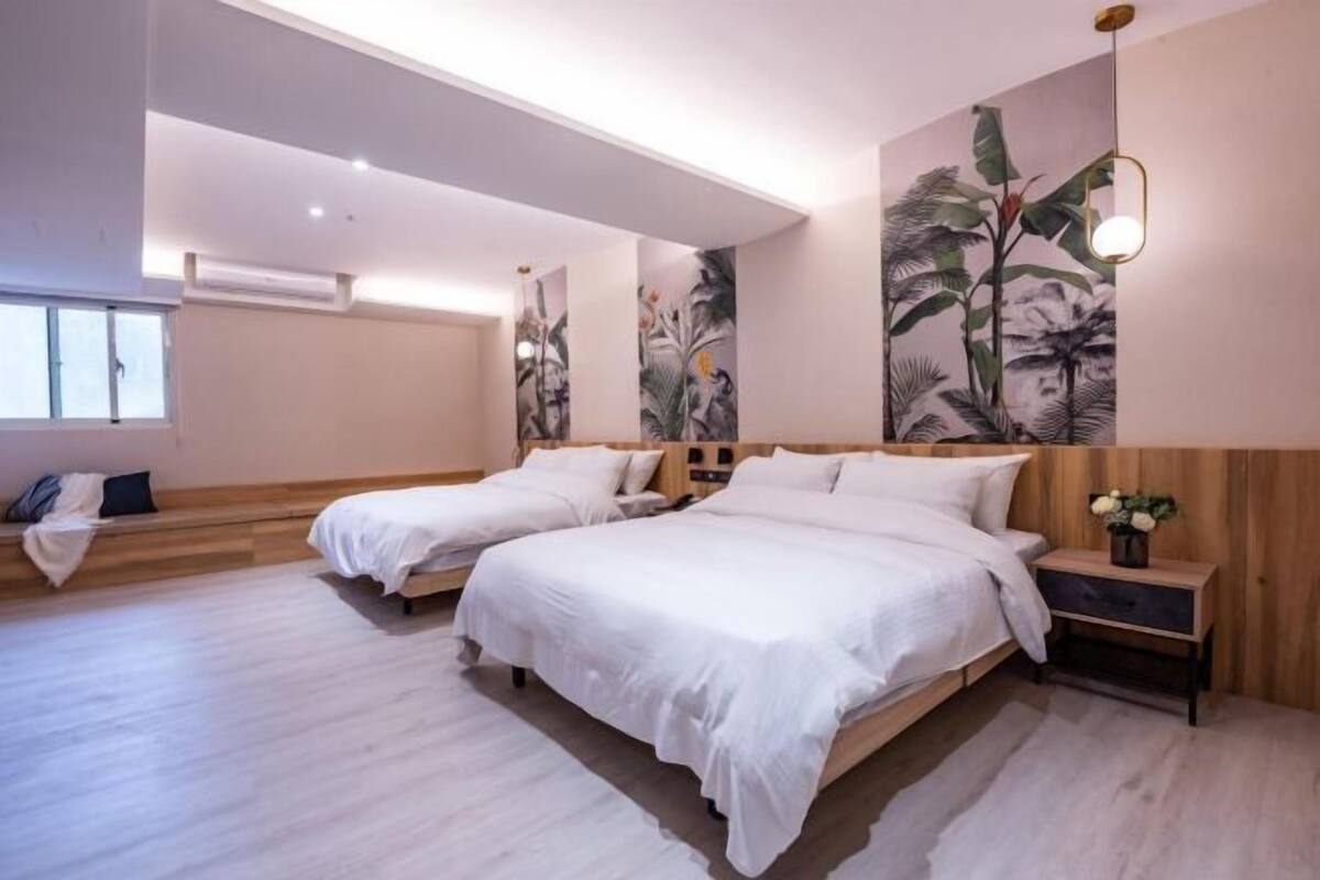 Cubrecamas, decoración personalizada y escritorio