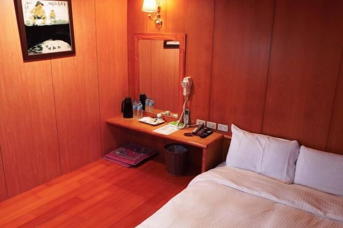 Cubrecamas, decoración personalizada y escritorio