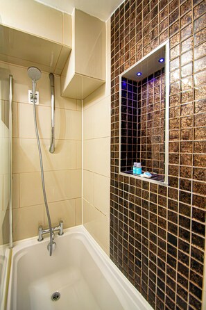 Superior Studio (Triple) | Bathroom