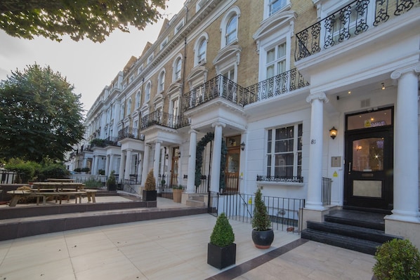 Mặt tiền nơi lưu trú