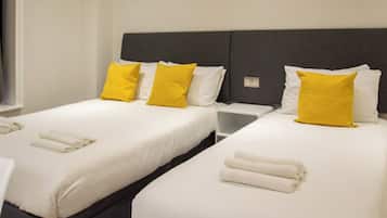 Estúdio superior (Triple) | Ferros/tábuas de passar roupa, Wi-Fi de cortesia, roupa de cama