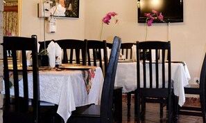 Petit-déjeuner complet (100.00 ZAR par personne)
