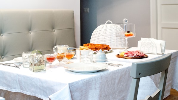 Daily continental breakfast (EUR 8 per person) - La Piazzetta Rooms (Genoa)