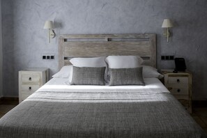 Kamar Superior | Seprai premium, brankas, dan didekorasi berbeda-beda