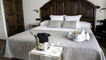 Romantische suite, bubbelbad | 1 slaapkamer, luxe beddengoed, een kluis op de kamer