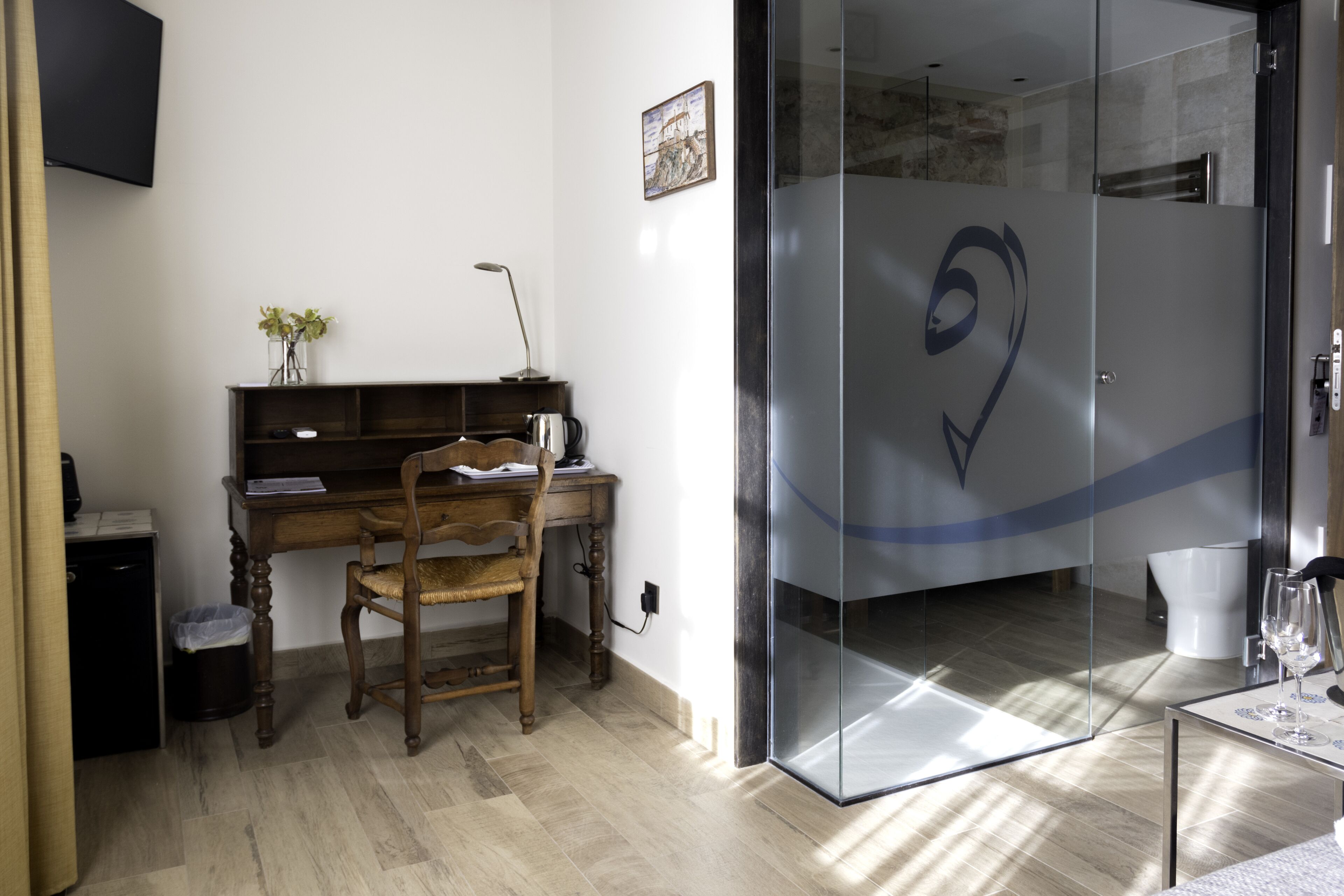 romantic suite, hot tub | 1 bedroom, premium bedding, in-room safe, individually decorated