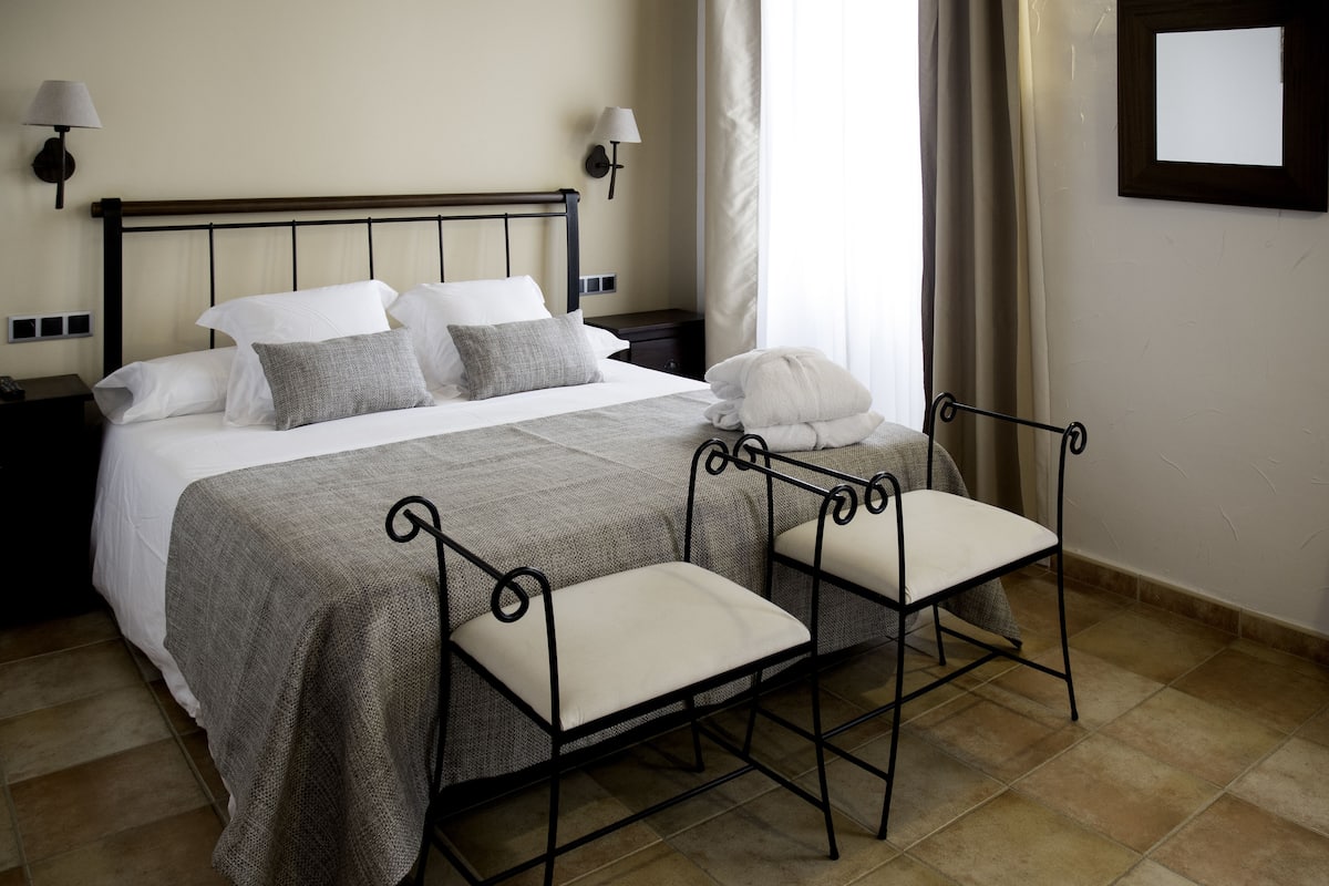 Superior Double Room, Terrace | 1 bedroom, premium bedding, in-room safe, individually decorated
