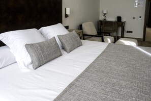 Suite – junior | Sengetøy av topp kvalitet, safe på rommet og individuelt dekorert