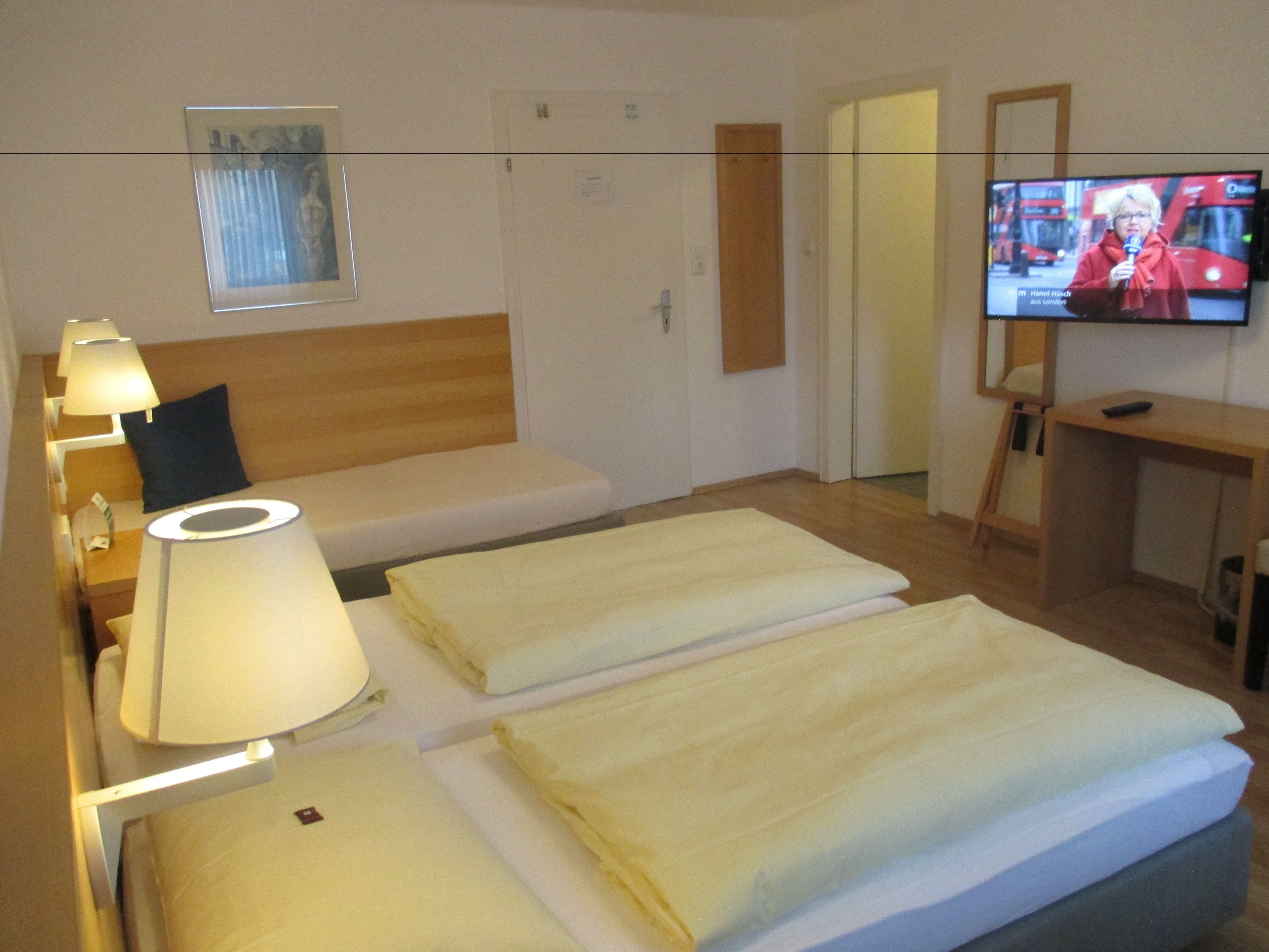 standard double room | minibar, desk, blackout curtains, soundproofing