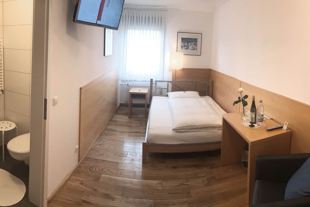 single room | minibar, desk, blackout curtains, soundproofing