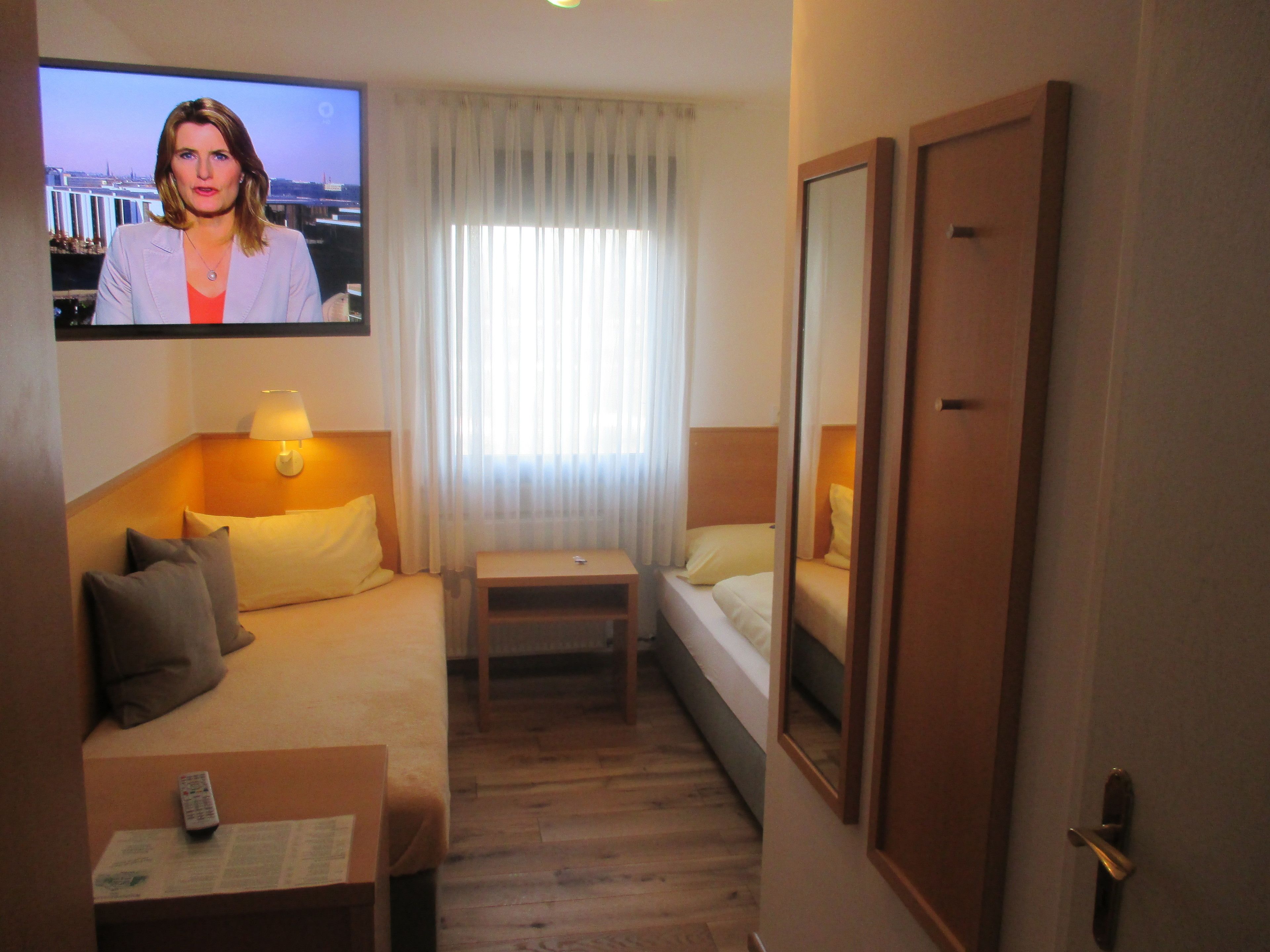 single room | minibar, desk, blackout curtains, soundproofing