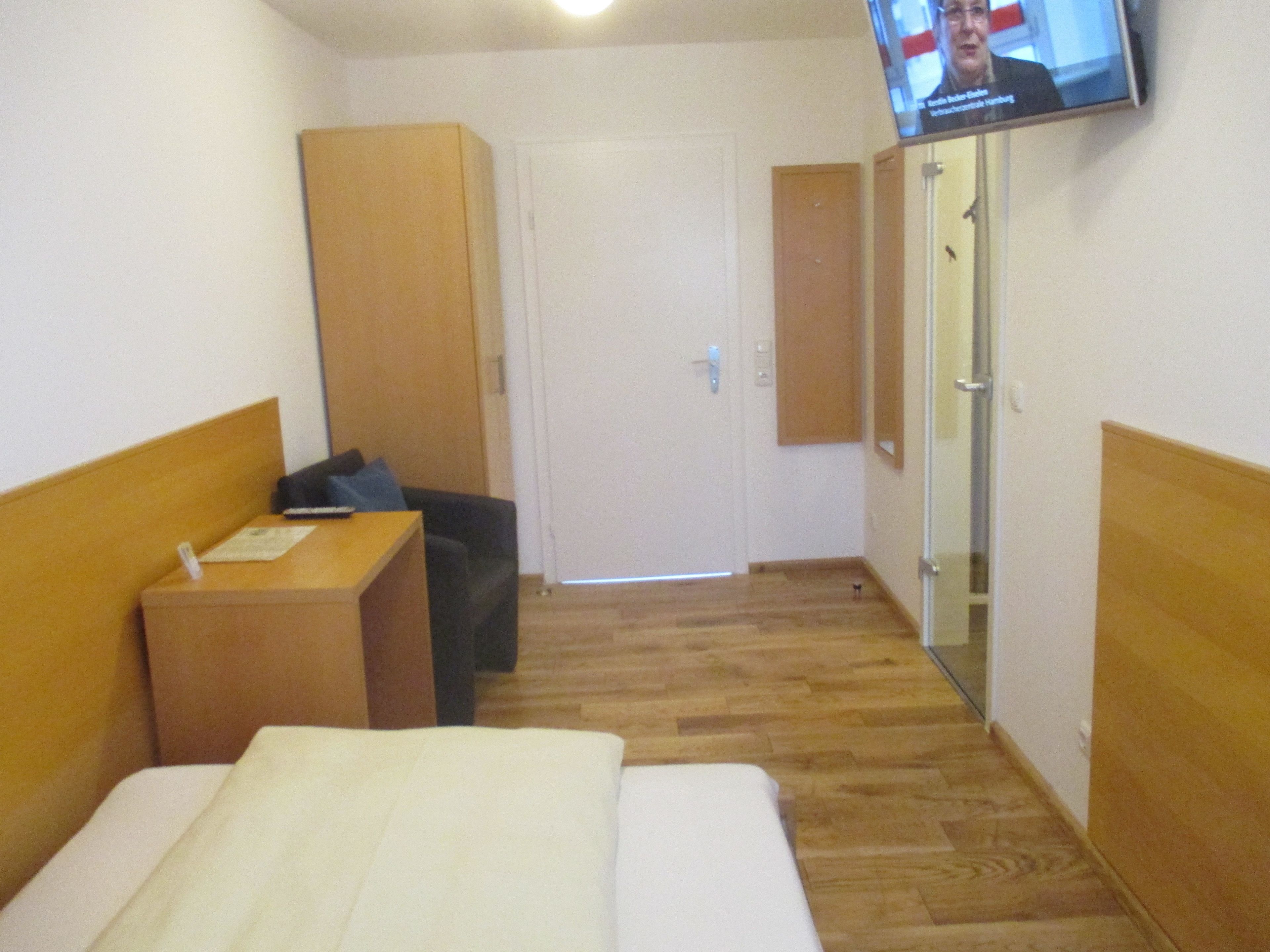 single room | minibar, desk, blackout curtains, soundproofing