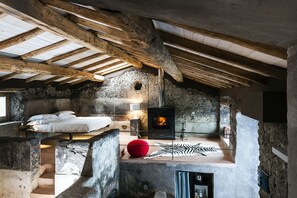 Signature Suite | Literie de qualité, minibar, coffre-fort, décor unique
