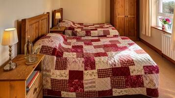 Twin Room, Ensuite, Sea View | Free WiFi