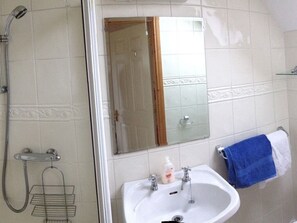 Doppelzimmer, mit Bad, Meerblick | Badezimmer