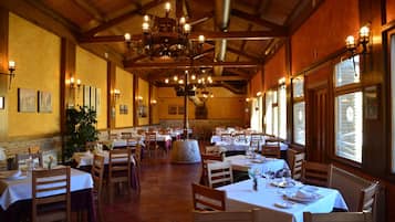 Lunch and dinner served, Spanish cuisine