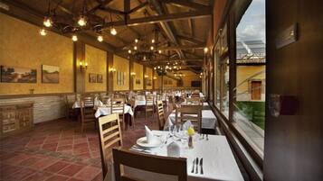 Lunch and dinner served, Spanish cuisine