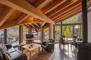 Superior Apartment, 3 Bedrooms, Balcony (Apt. 340) | Living area