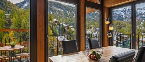 Appartement Deluxe, 3 chambres, balcon (Apt. 410) | Coin séjour