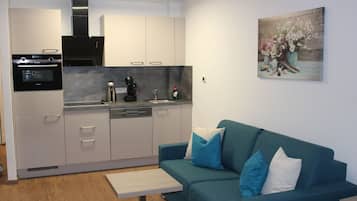 Comfort-lejlighed - 2 soveværelser - ved bjerg | Privat køkken | Køleskab/fryser i fuld størrelse, kogeplade, opvaskemaskine