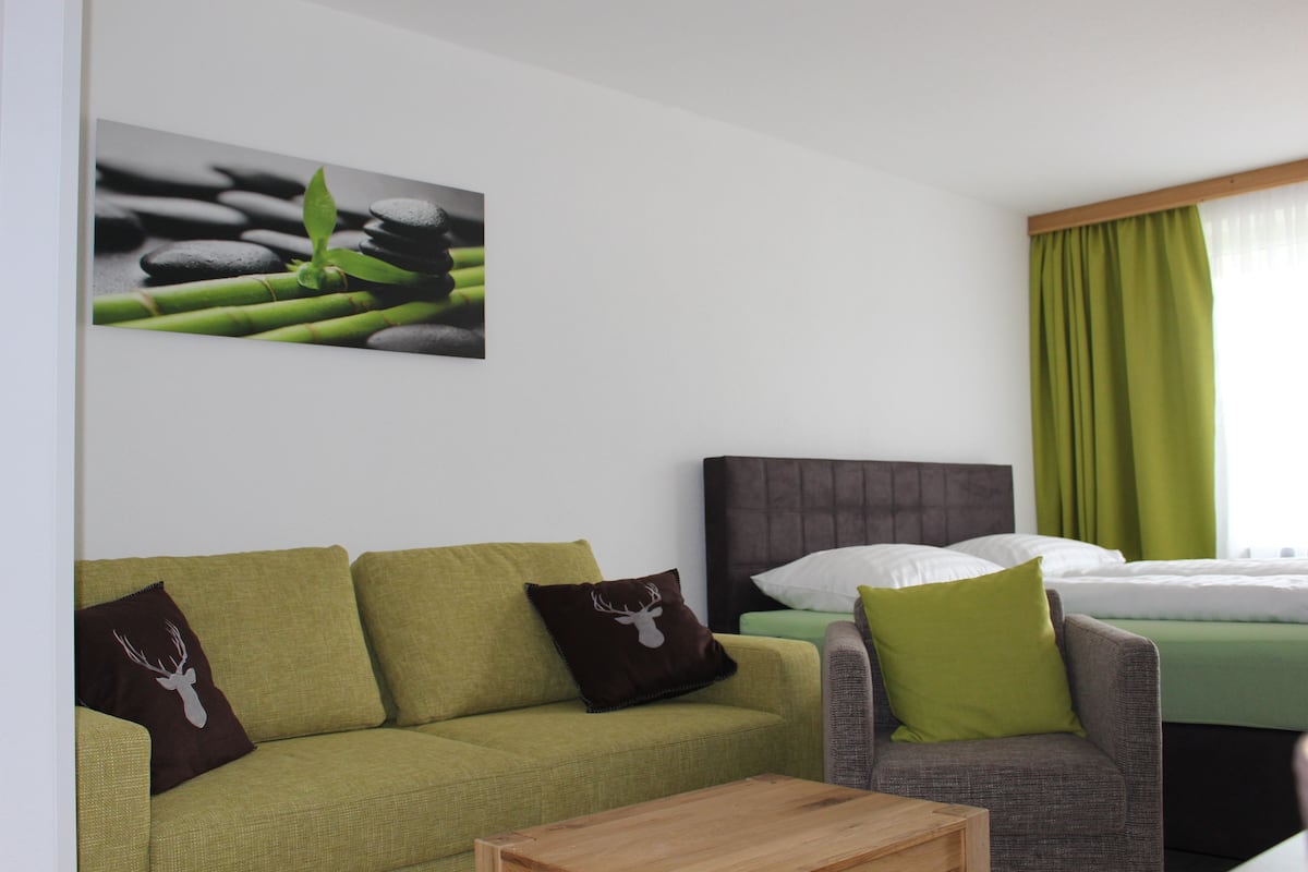 Comfort Studio, Mountain View | Premium bedding, blackout drapes, iron/ironing board, free WiFi