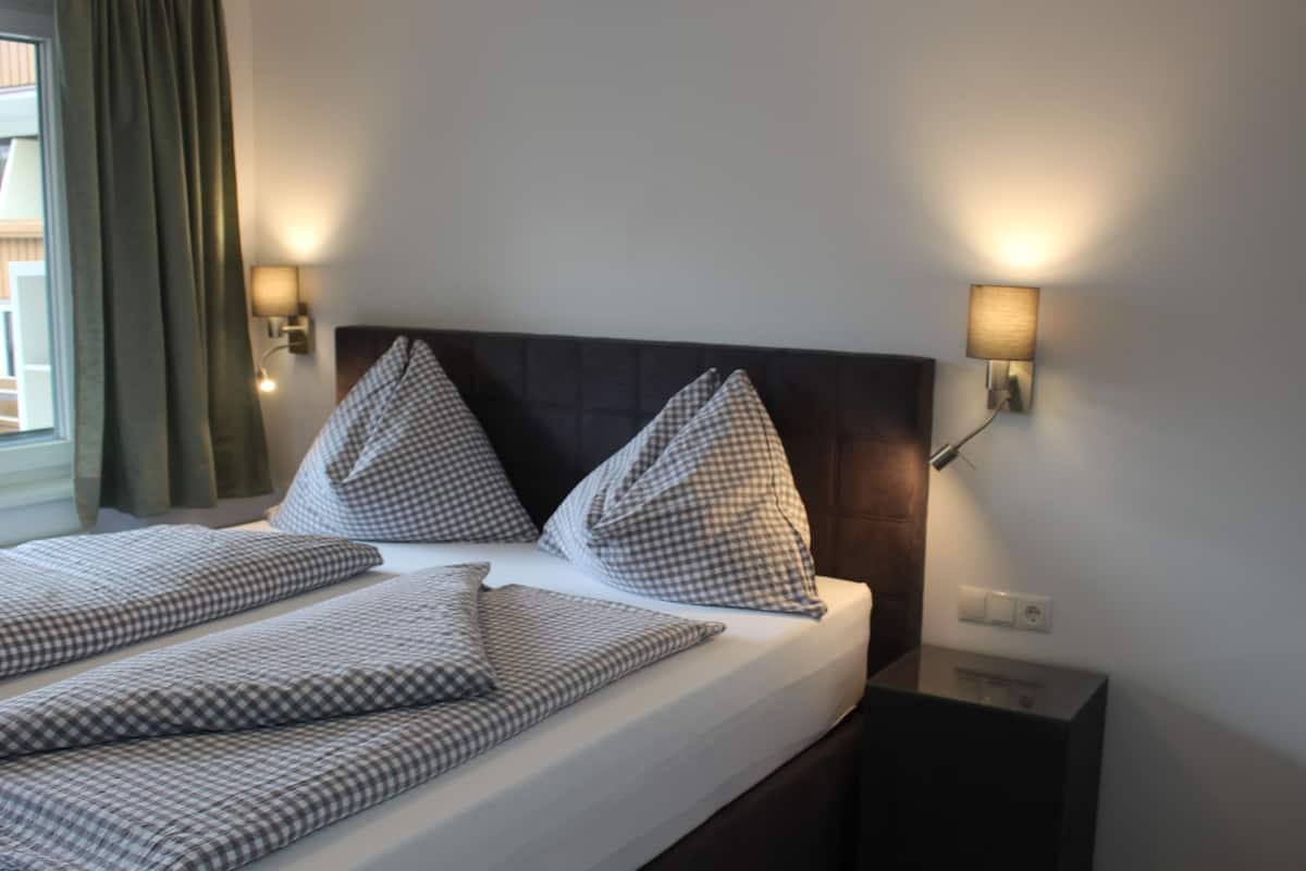 Comfort Studio | Premium bedding, blackout drapes, iron/ironing board, free WiFi