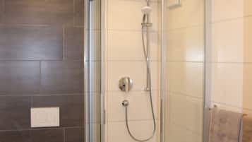Comfort Condo, 2 Bedrooms, Mountainside | Bathroom | Hair dryer, towels
