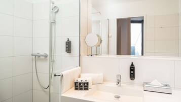 Superior Triple Room | Bathroom | Shower, eco-friendly toiletries, towels