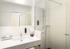 Superior Room | Bathroom - elaya hotel leipzig city center (Leipzig)