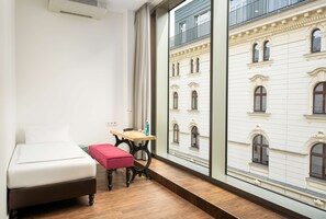 Standard Triple Room | In-room safe, desk, soundproofing, iron/ironing board - elaya hotel leipzig city center (Leipzig)