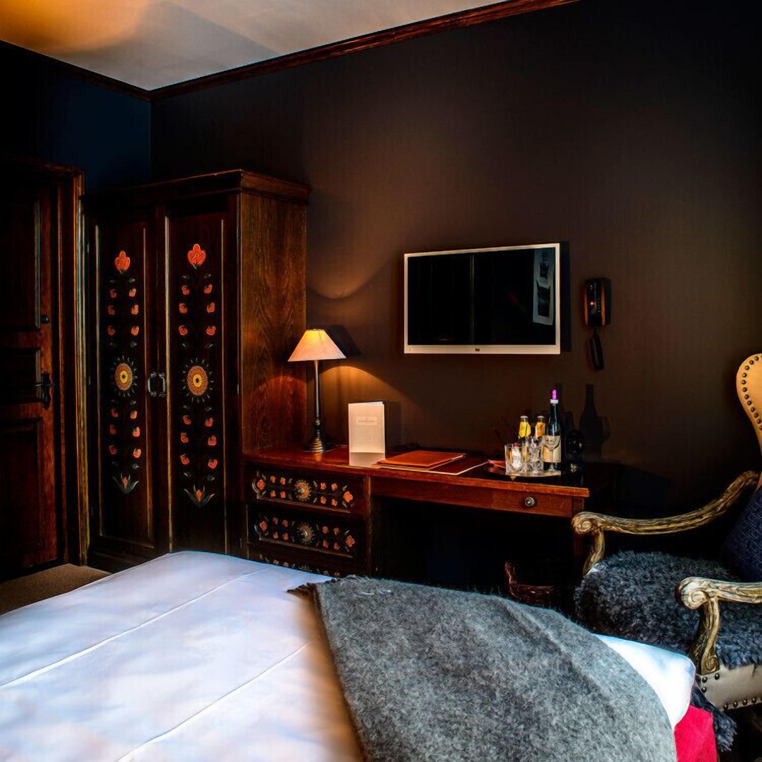 individually decorated, desk, blackout curtains, cots/infant beds