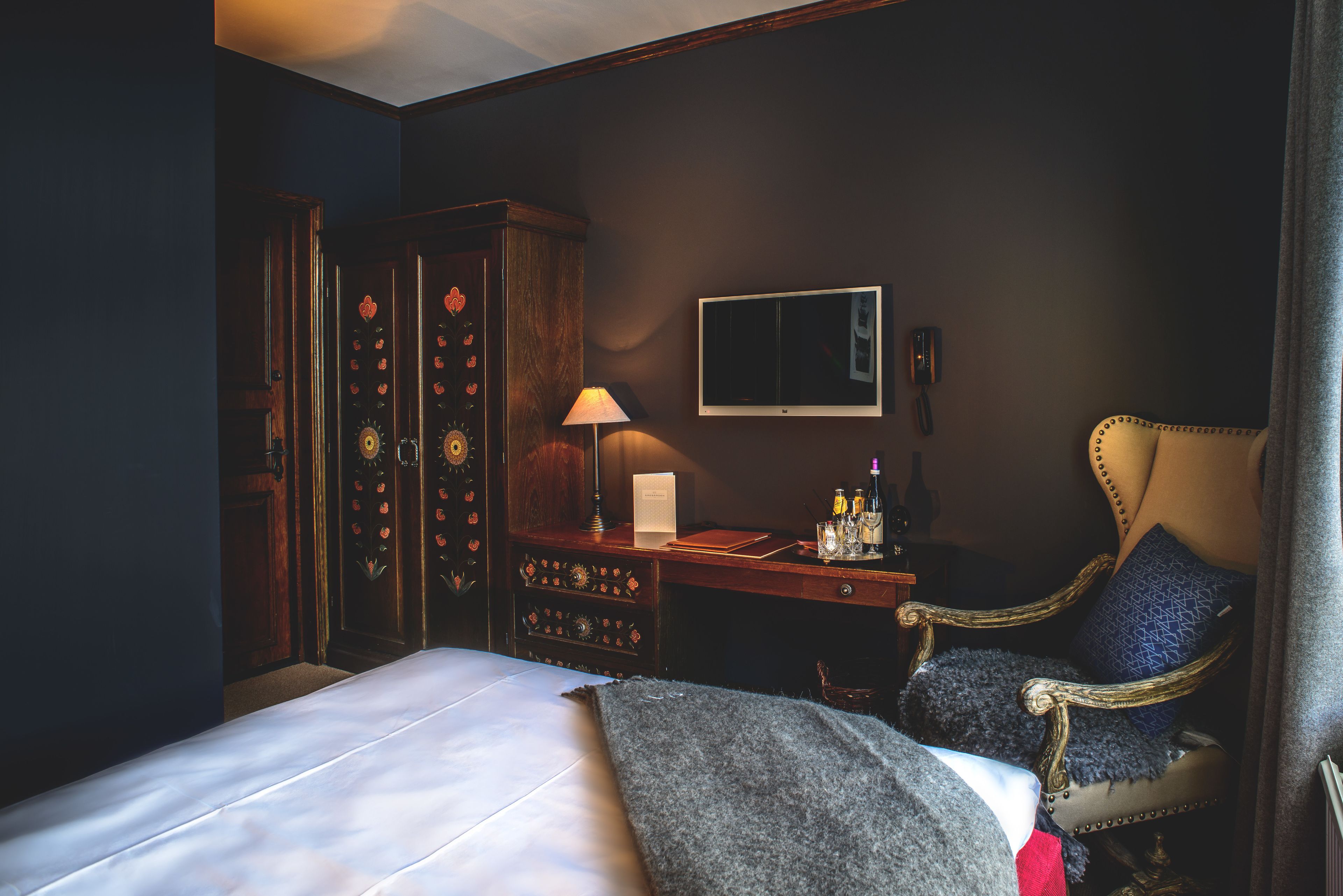 individually decorated, desk, blackout curtains, cots/infant beds