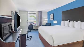 1 slaapkamer, een bureau, een laptopwerkplek, verduisterende gordijnen