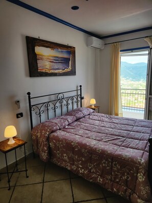 Classic-Vierbettzimmer, Mehrere Betten, Meerblick | Hochwertige Bettwaren, Zimmersafe, Schreibtisch, schallisolierte Zimmer