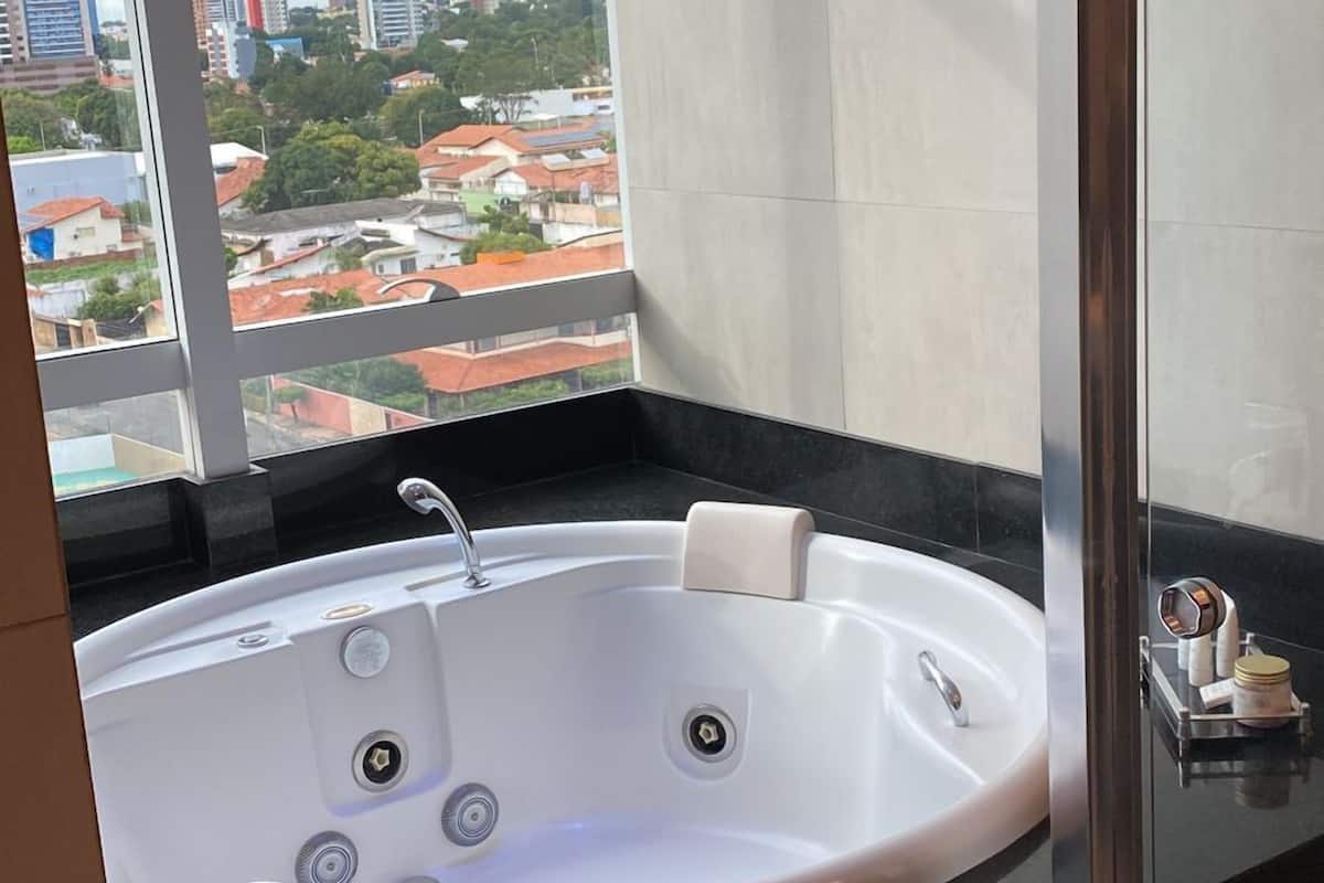 premium studio suite | bathroom | free toiletries, hair dryer, towels