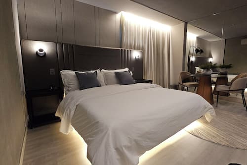 Quarto casal ou duplo elite | Frigobar, cofres nos quartos, escrivaninha, Wi-Fi de cortesia